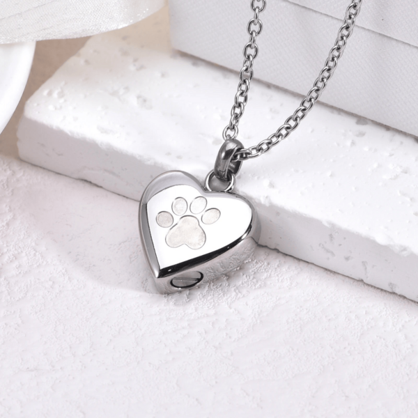 Collar urna Corazón con huella grabada. Acero inoxidable. Oro, plata y negro. - Imagen 5